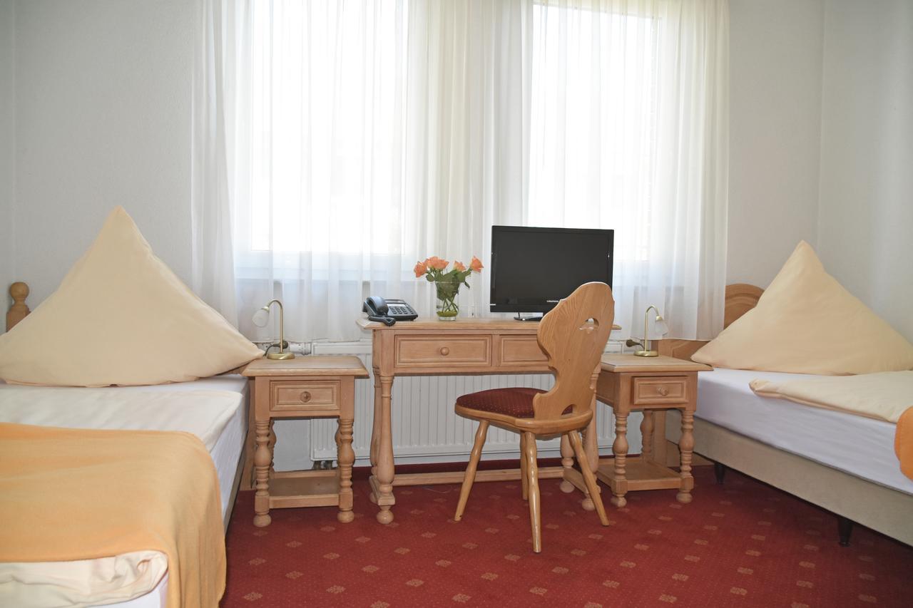 Hotel Zur Eisenbahn Renningen Exterior photo